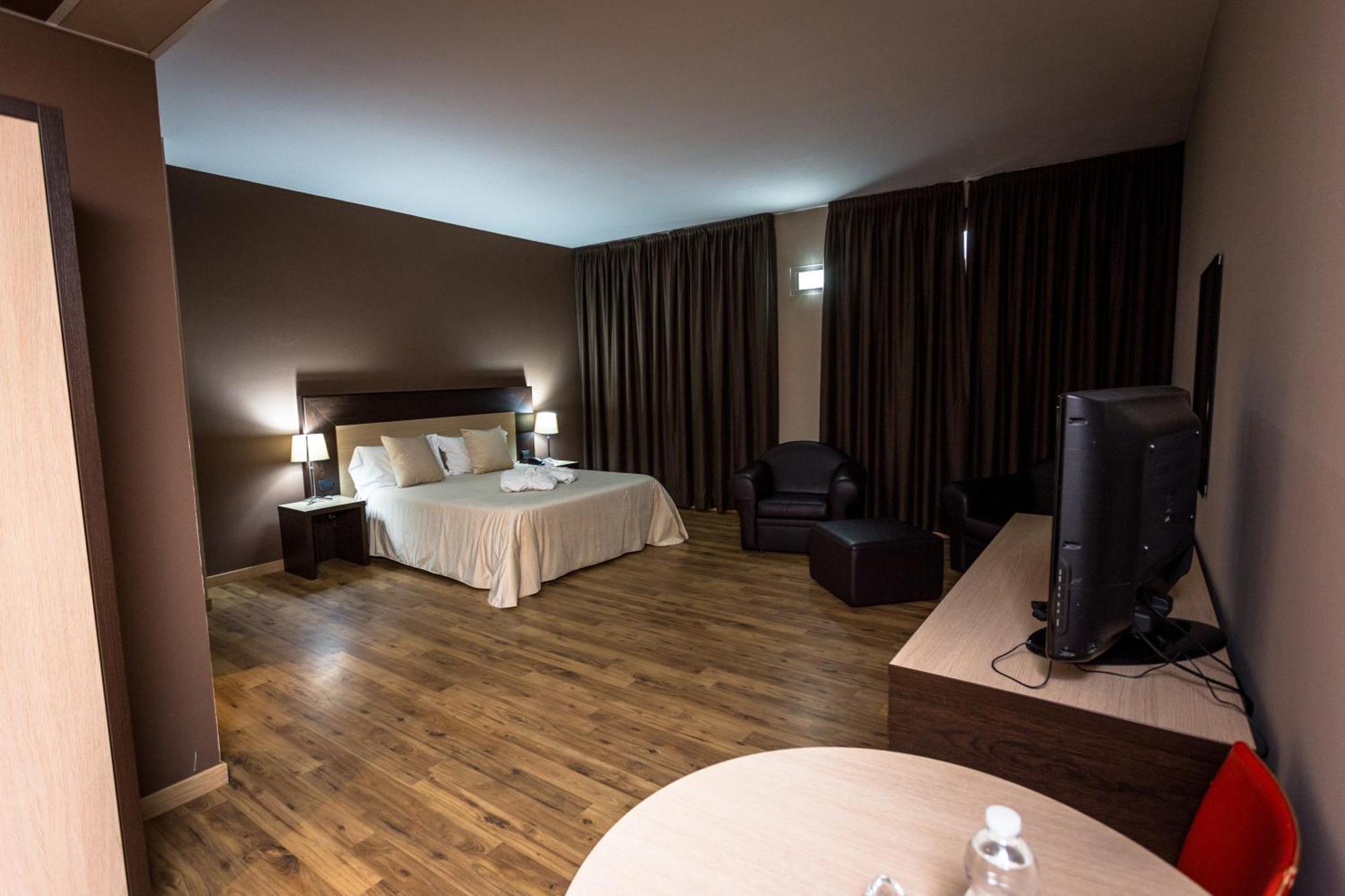Hotel Don Camillo بريشيلّو المظهر الخارجي الصورة